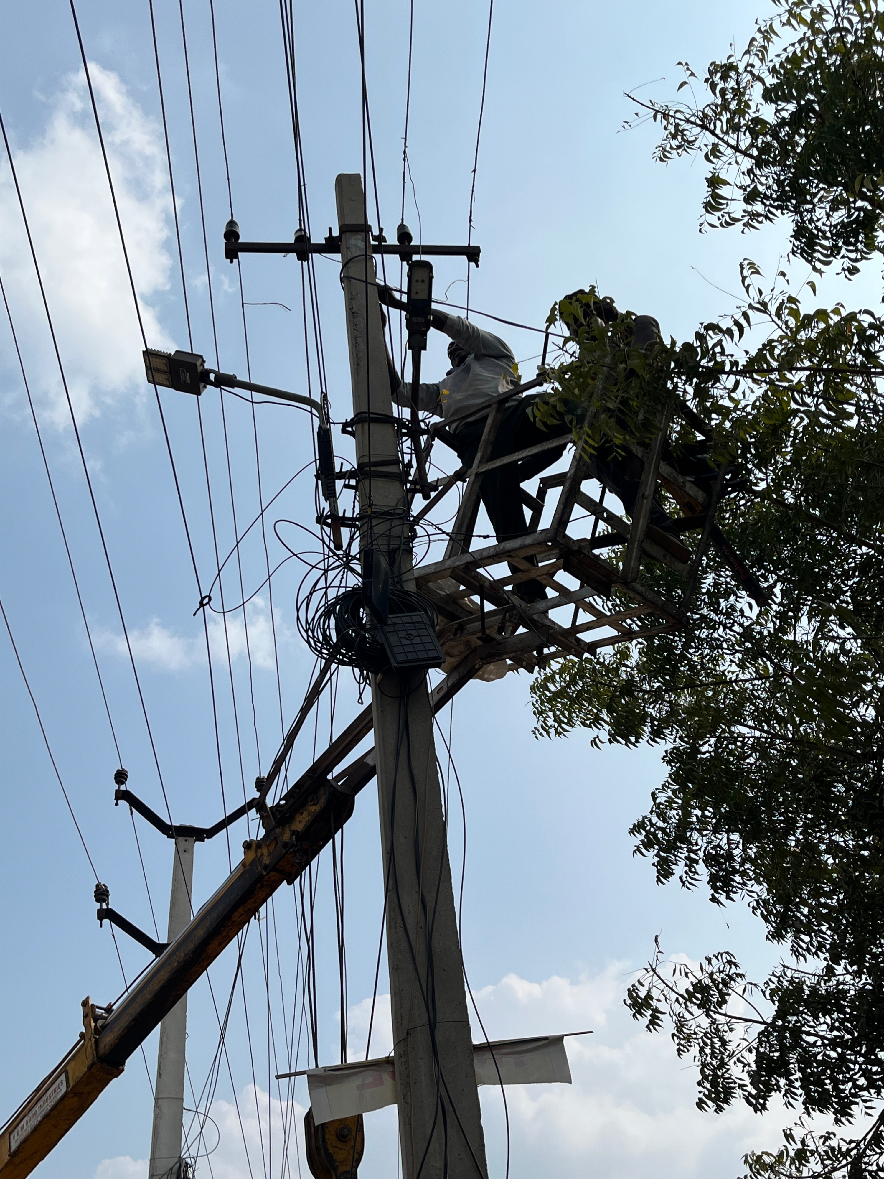 Insulator Repair at Pole